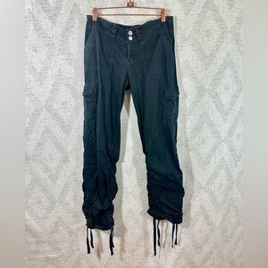 I am Gia black cargo pants size S